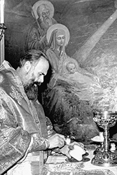 Митрополит  Антоний во время богослужения