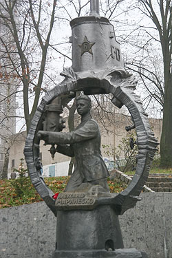 Памятник А. Маринеско в Калининграде