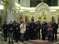 Священник Константин Киосев и волонтеры социального отдела