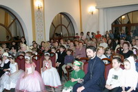 В зале перед началом концерта.