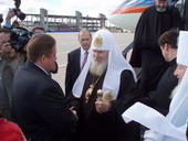 Губернатор Калининградской области Г.В. Боос встречает Святейшего Патриарха