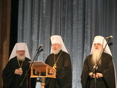 Фото 3. Приветствия от имени иерархов Православной Церкви