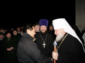 Фото 6.Митрополит Кирилл благодарит организатора праздничного салюта