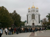 Фото 5. Очередь к святым мощам Александра Невского